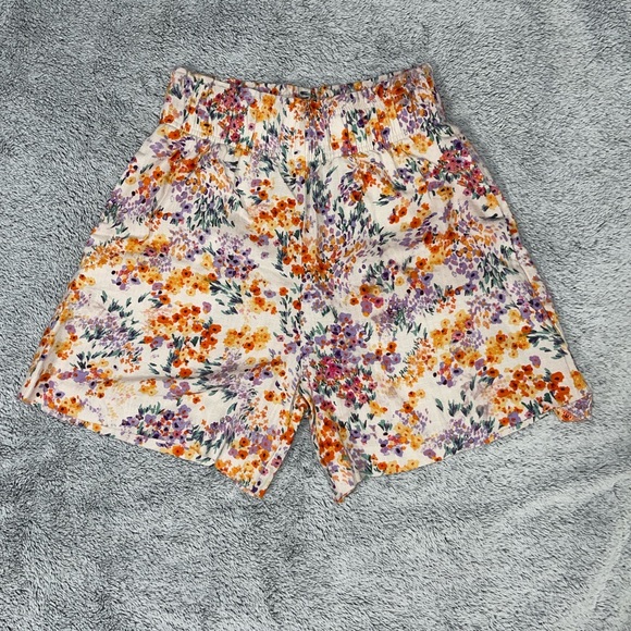 H&M Floral Linen Shorts - Picture 3 of 9